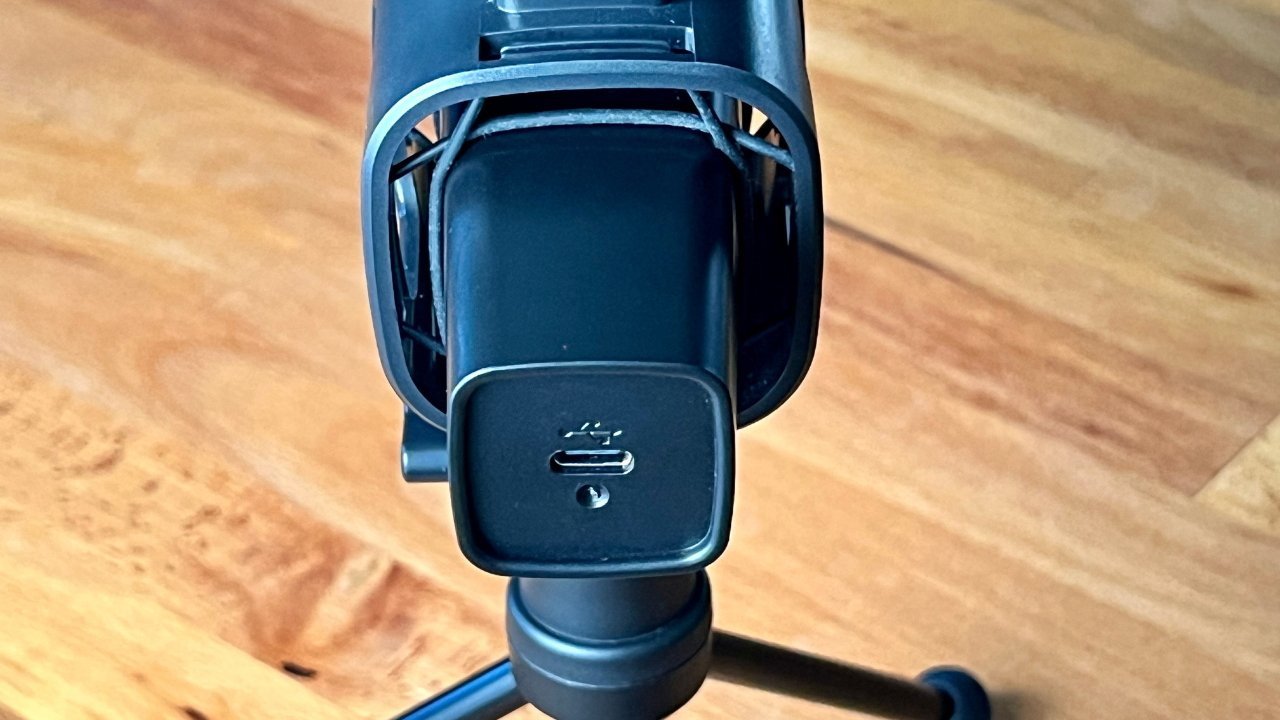 The Tonor TC30 comes with a shock mount, mic stand