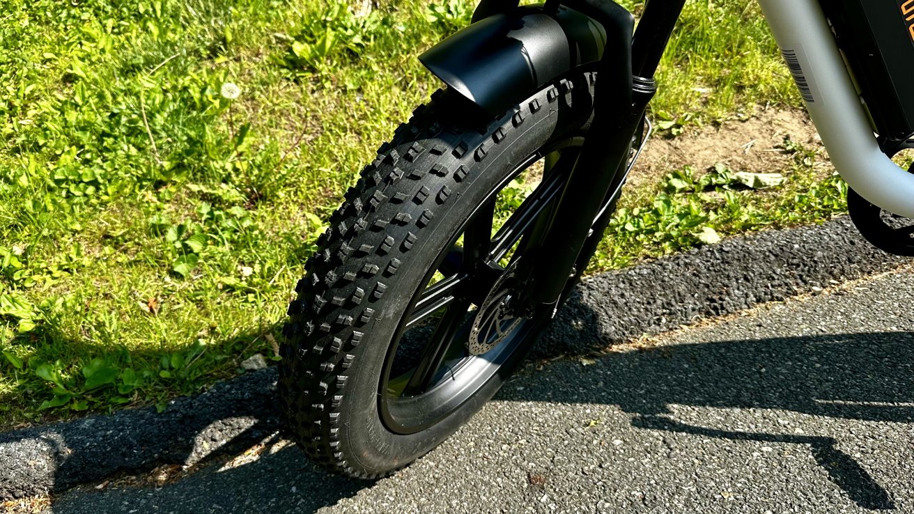 Engwe M20 all-terrain fat tires