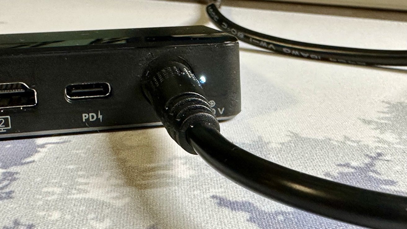Vava 12-in-1 USB-C Docking Station DC input port