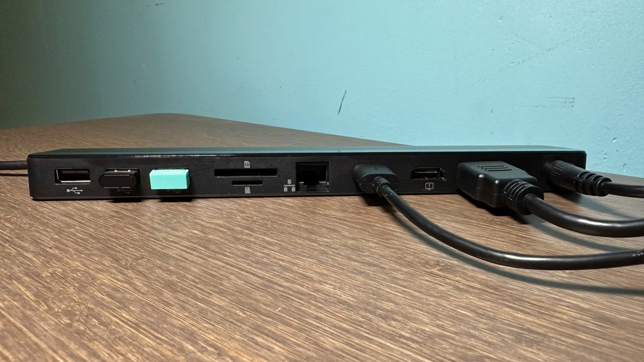 Multiple accessories connected to the Docking Station