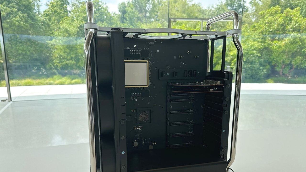 The new Mac Pro with its PCI-E card slots