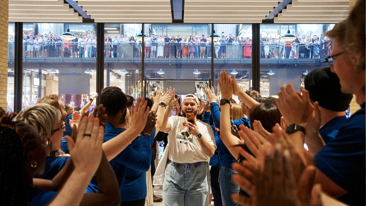 Read more about the article Apple shows off iconic new Battersea store in London