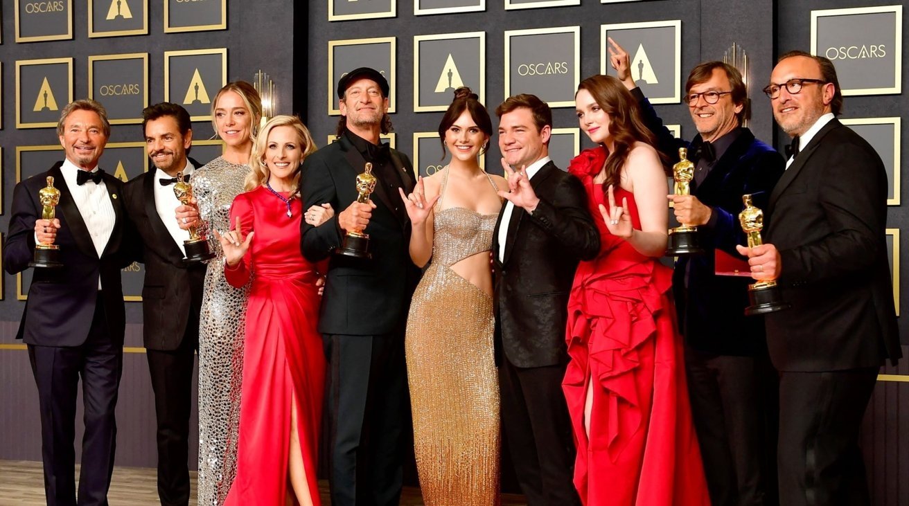 The cast of 'CODA' at the Oscars, as posted to Twitter by Tim Cook