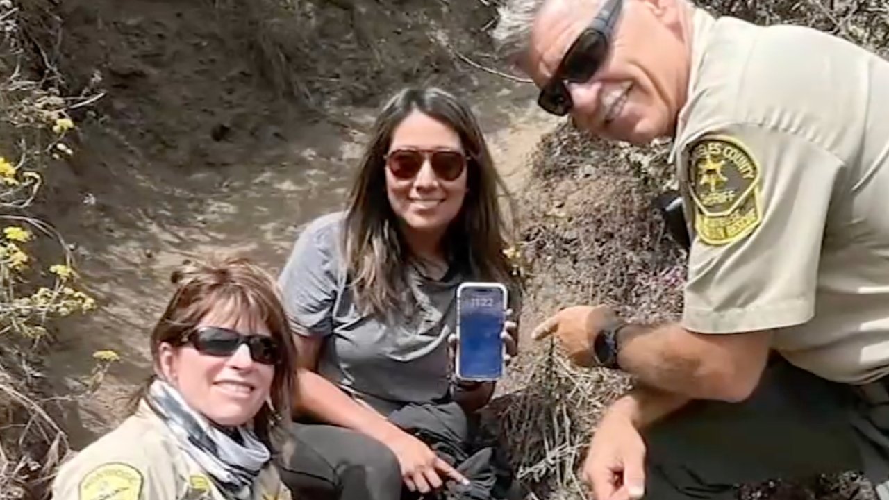 Rescuers with Juana Reyes and her iPhone. Source; ABC7 Eyewitness News