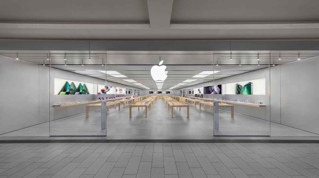 Apple Store at Roosevelt Field Mall