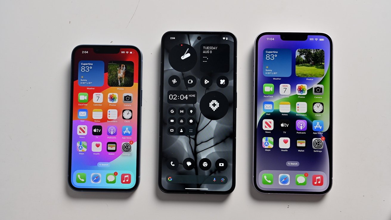 iPhone 14, Nothing Phone (2), and iPhone 14 Plus displays