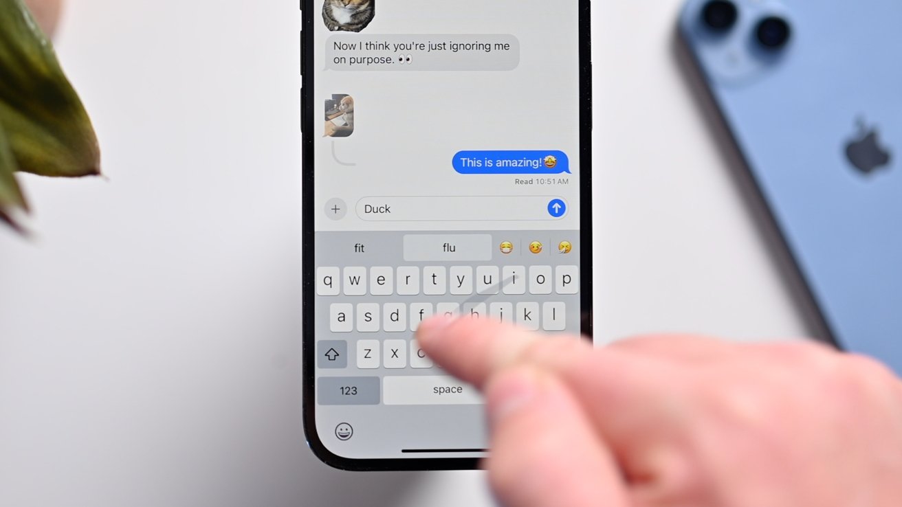 Blue bubbles appear when chatting via iMessage