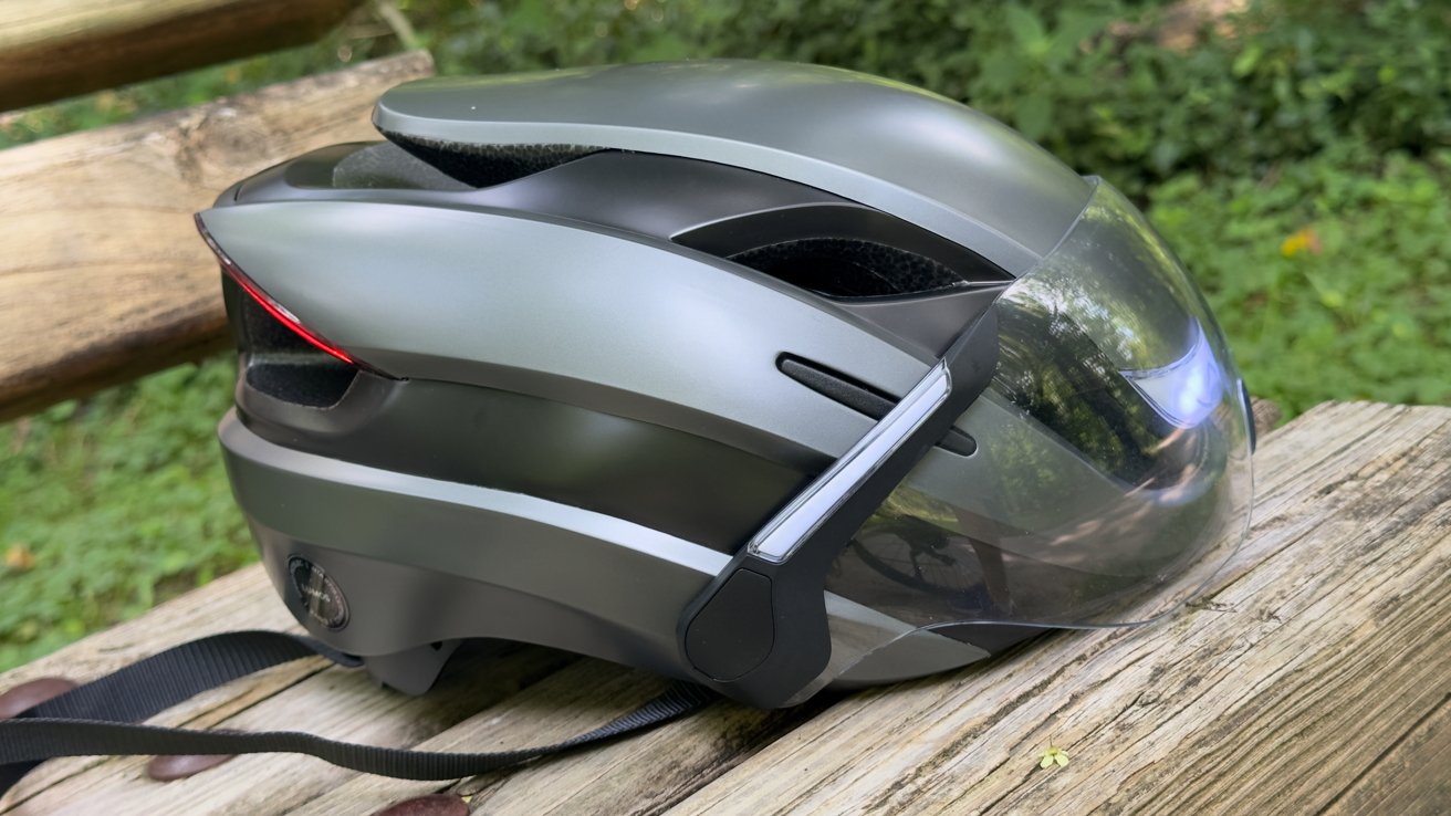 The Lumos Ultra E-Bike helmet is a good fit that doesn't draw attention