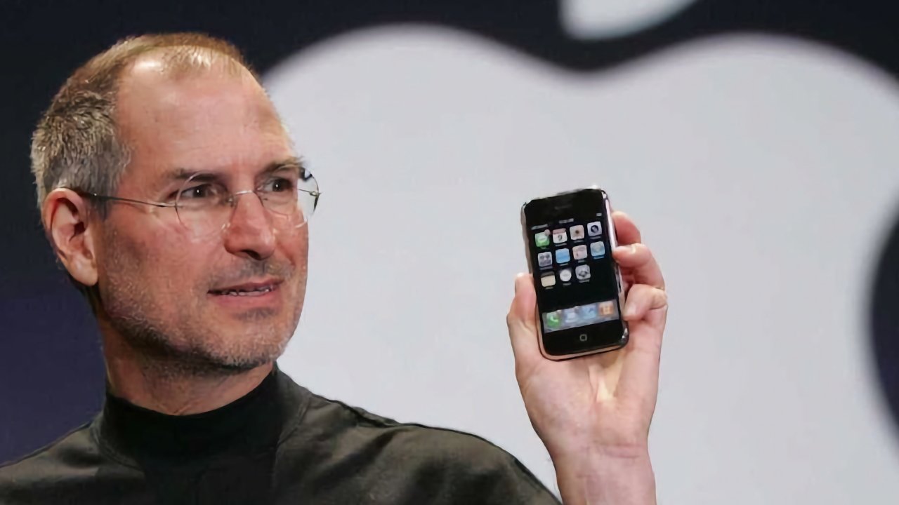 Steve Jobs unveils the original iPhone which had an ARM processor