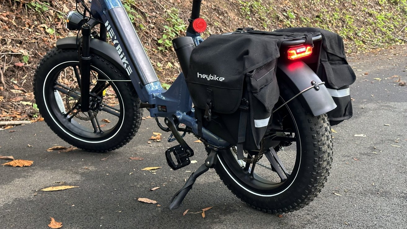 Heybike Ranger S has powered lights and signals on both sides