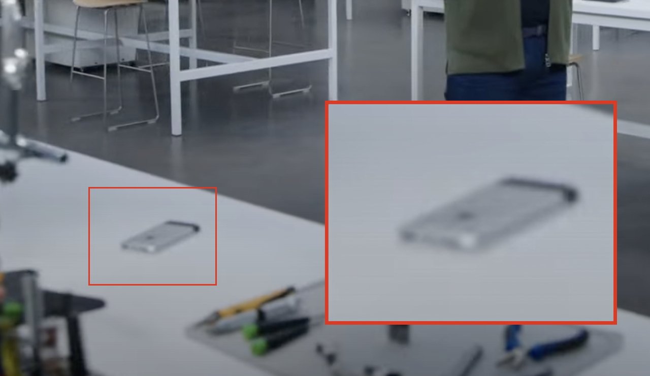 That looks like an iPhone 3G on the desk
