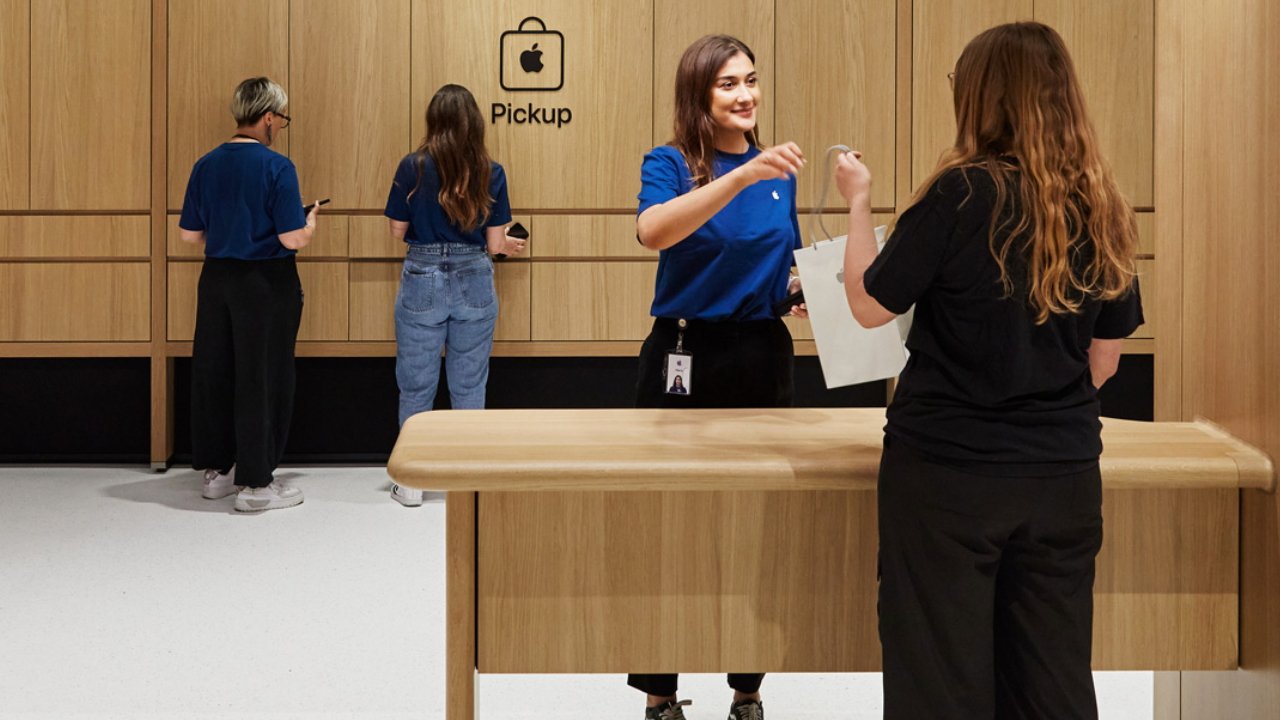 Picking up an order at an Apple Store (Source: Apple)