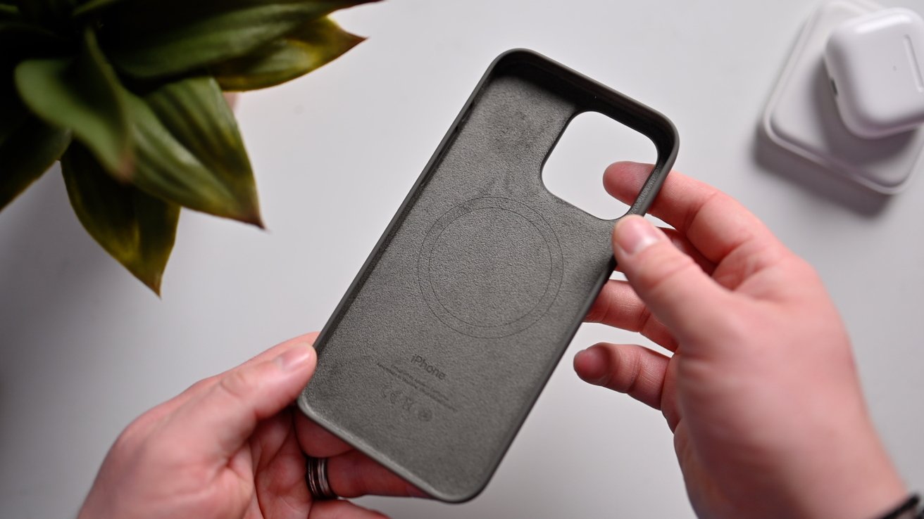 Apple's iPhone 15 silicone cases have a microfiber lining