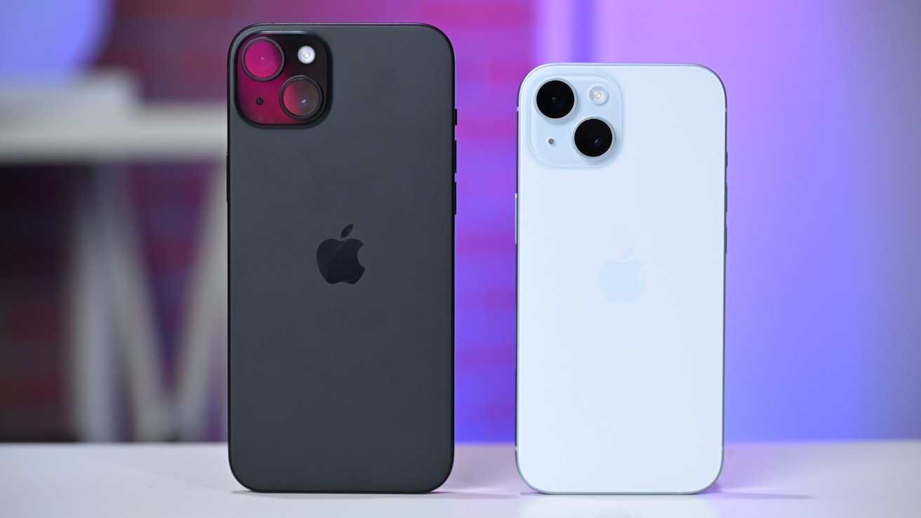 https://photos5.appleinsider.com/gallery/56435-114713-iPhone-15-Plus-and-iPhone-15-In-Studio-xl.jpg