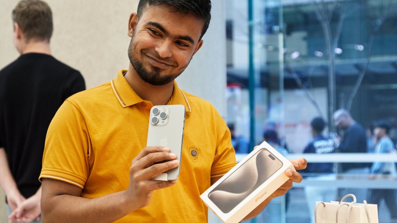 Buying the iPhone 15 Pro Max in Sydney, Australia (Source: Apple)