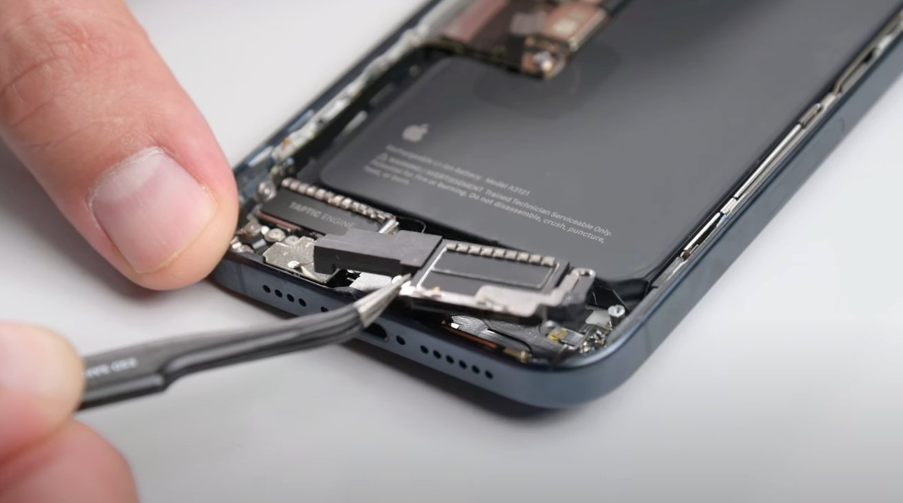 iPhone 15 Pro Max teardown [iFixit/YouTube]