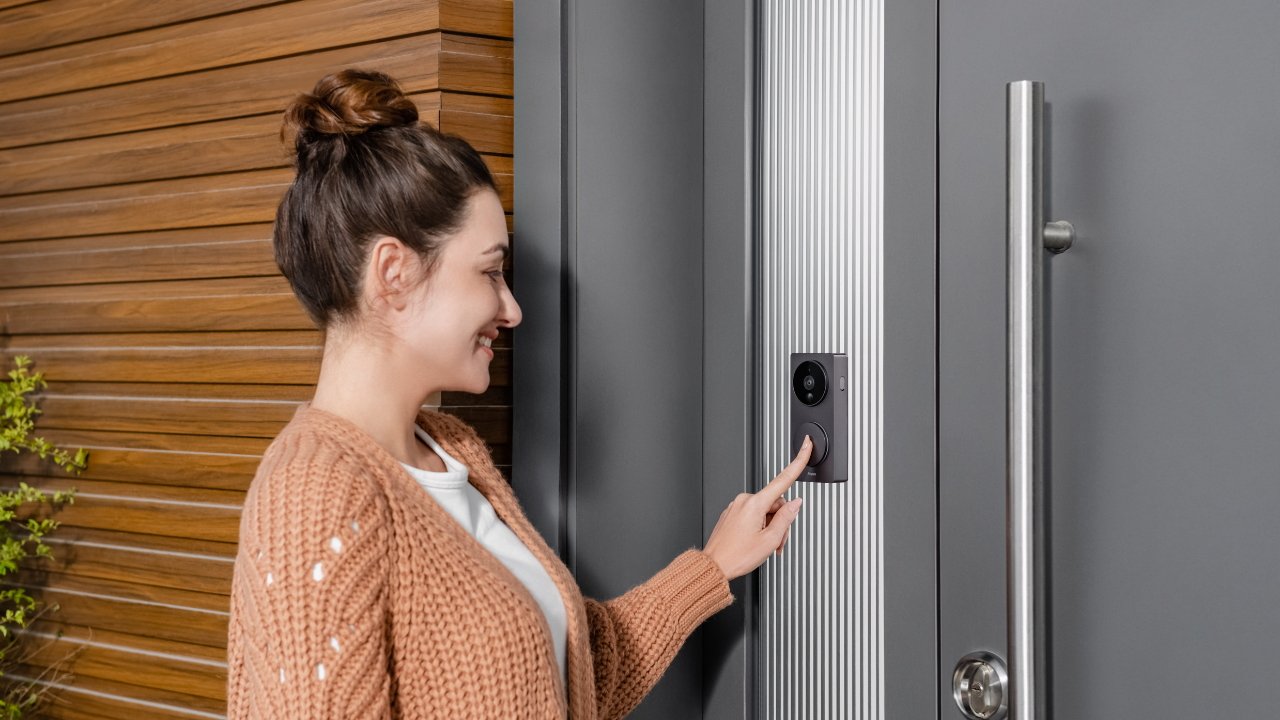 The G4 video doorbell lets you communicate with visitors.