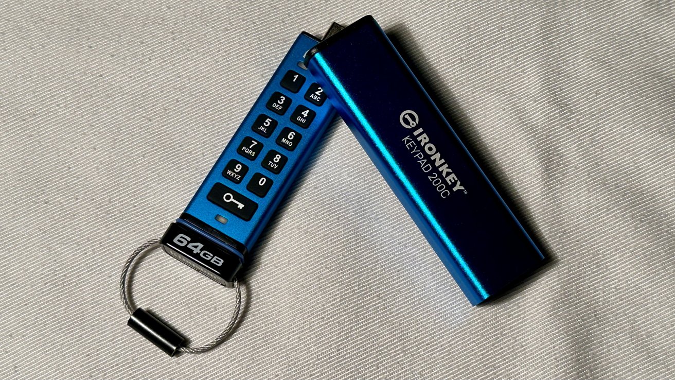 Kingston IronKey USB Type-C Keypad 200 and cover