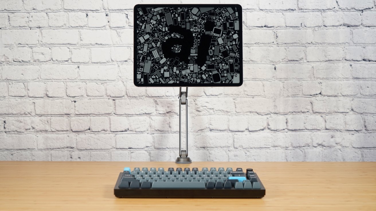 Uporządkuj swoje biurko za pomocą solidnego stojaka na iPada