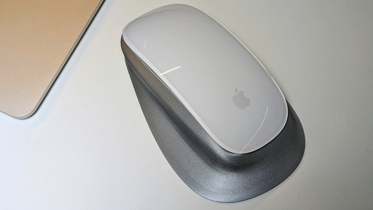 充電するためにこの Magic Mouse ハックを裏返す必要はありません