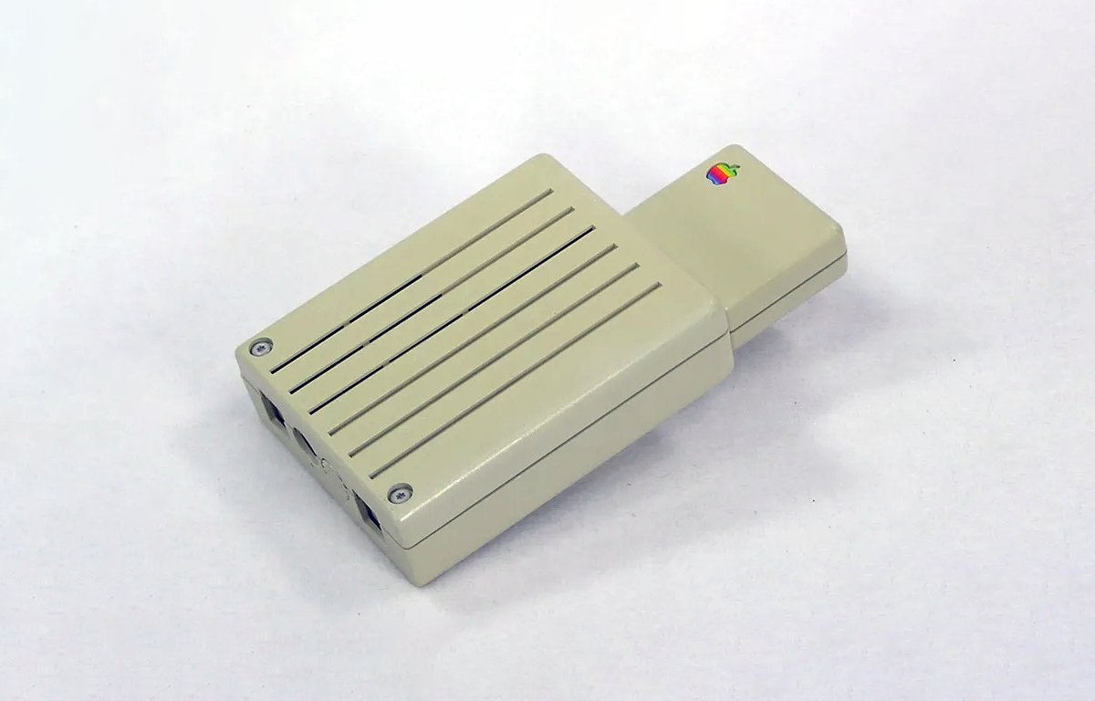 Apple's early direct-connect modem for modular US phone systems.
