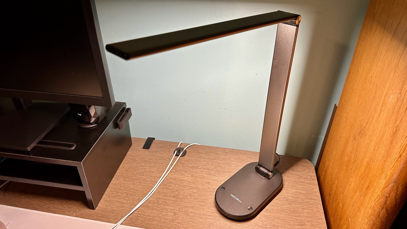 VOCOlinc Smart LED Desk Lamp review: Lamp stationed