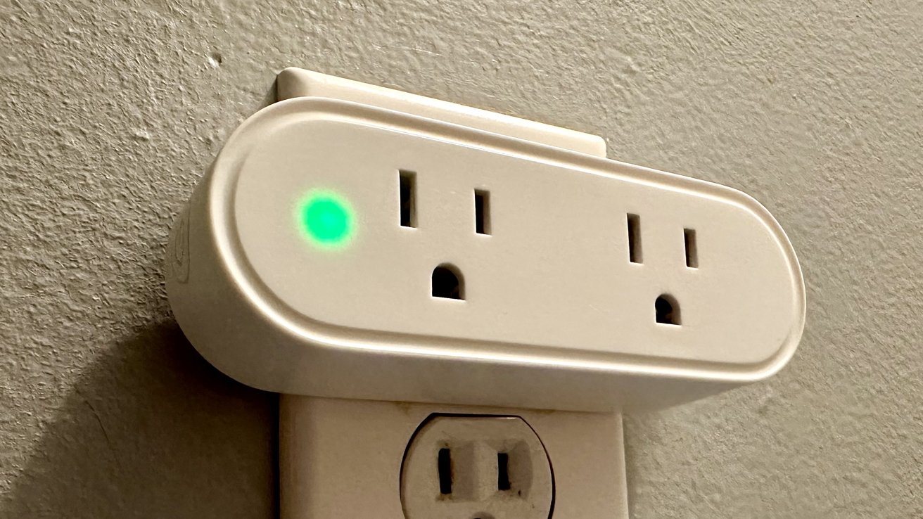 Meross WiFi Dual Smart Outlet review: Connection/power indicator light
