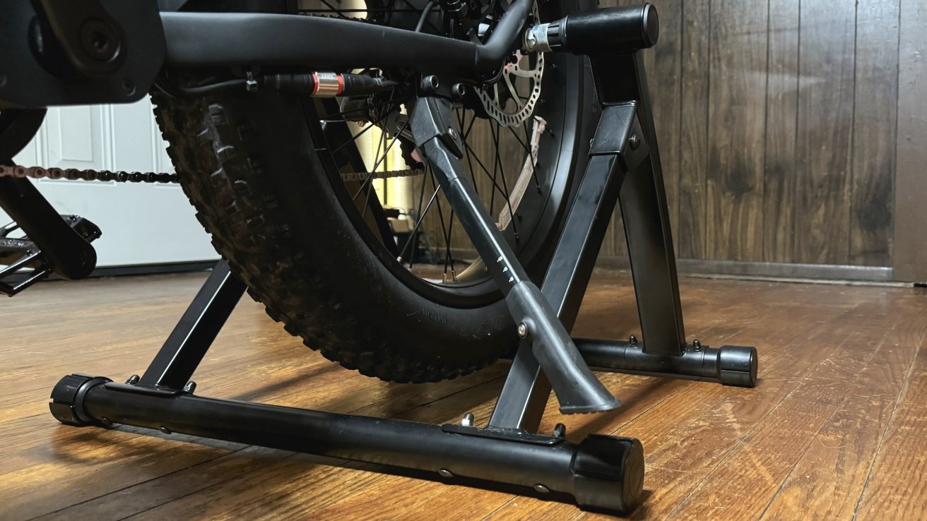 The rear wheel mount lifts the wheel off the ground