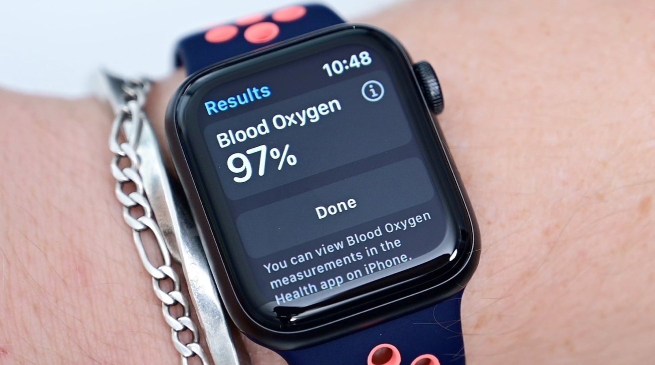 Apple Watch with blood oxygen sensing functions