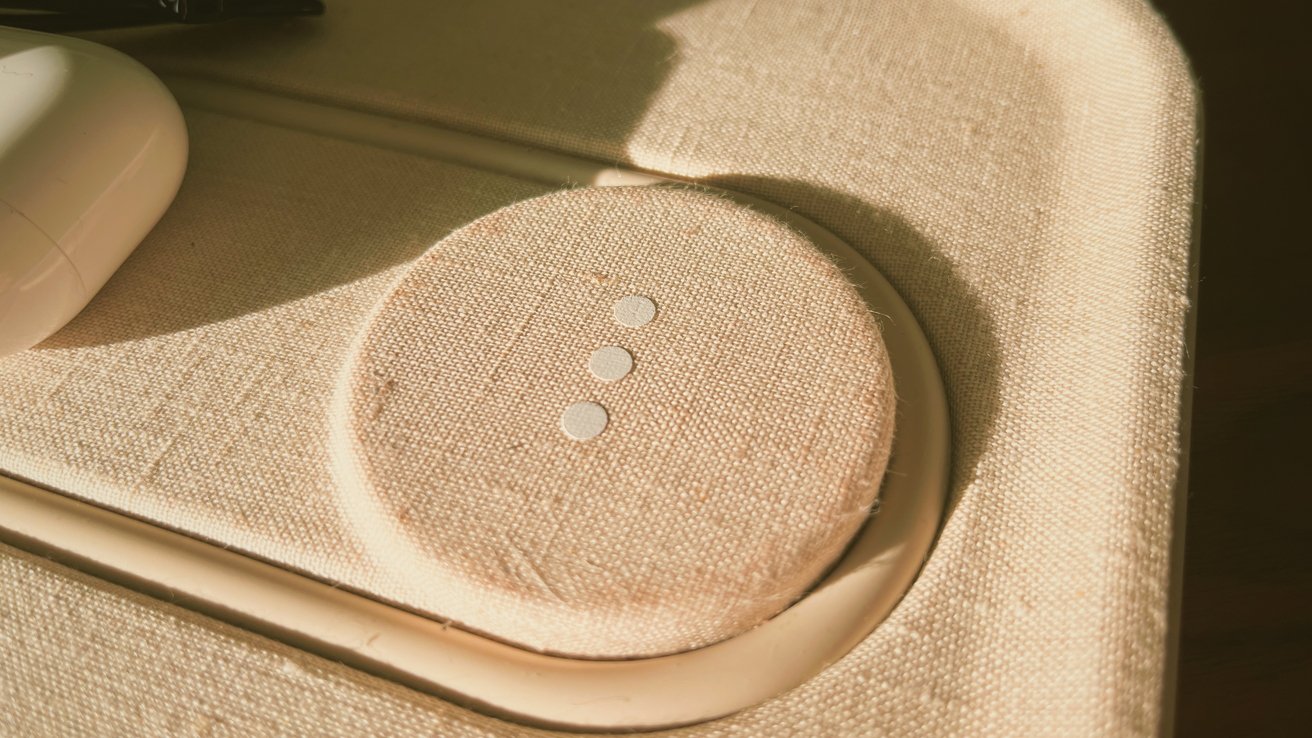Mag:3 Classics Device Charging Tray - the linen surface can collect dirt easily