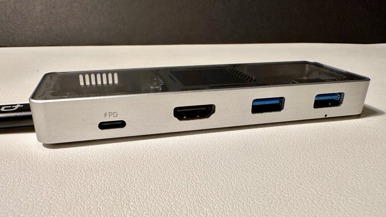 Dockcase Smart USB-C Hub 7-in-1 Explorer Edition review: Left side of the hub