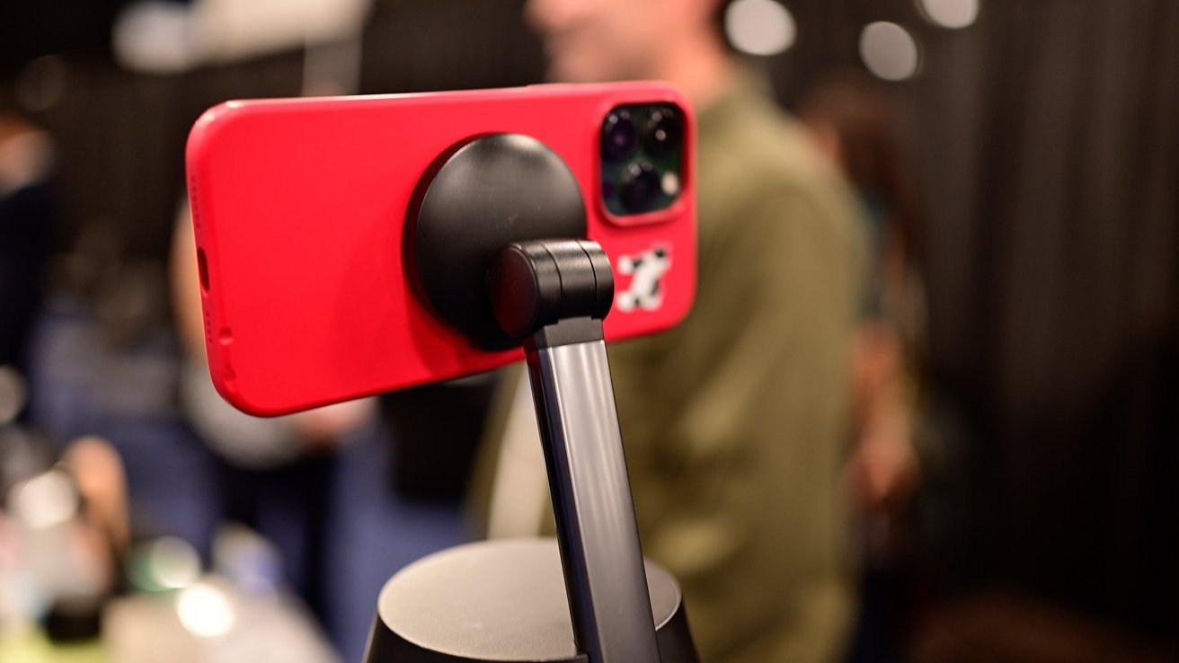 Belkin's new stand will track you 360 degrees