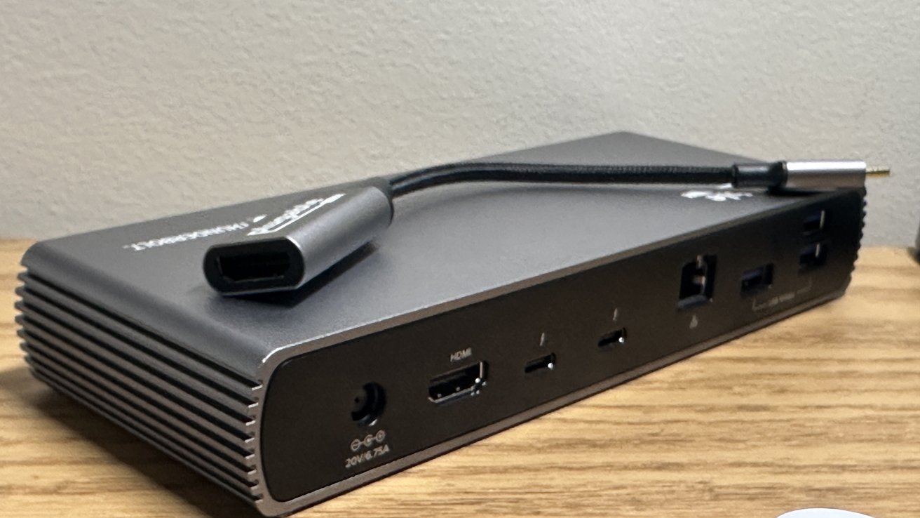 Pluggable TBT4-UDX1 review - Back ports + USB-C-HDMI cable