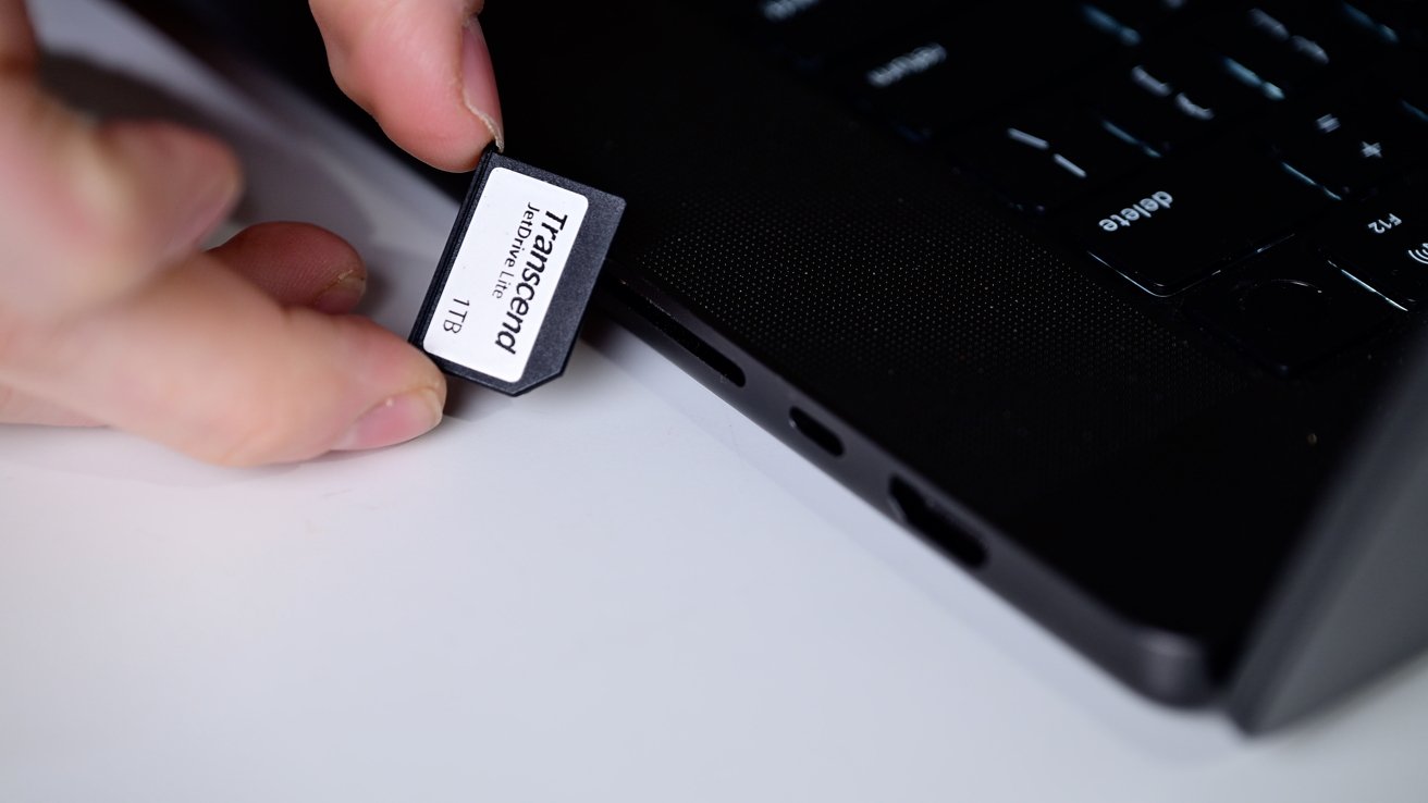 SD card reader on the MacBook Pro