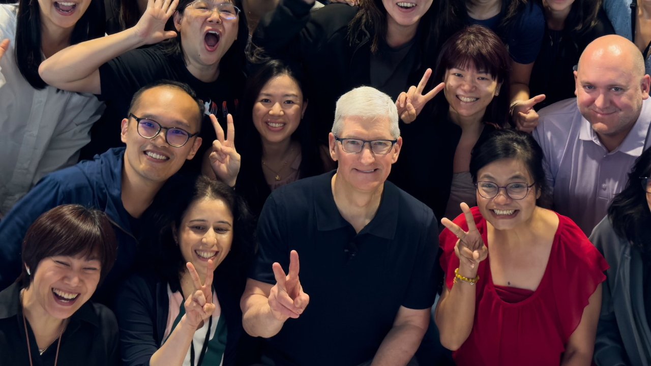 photo of Tim Cook leaves Singapore after week-long Asia tour image