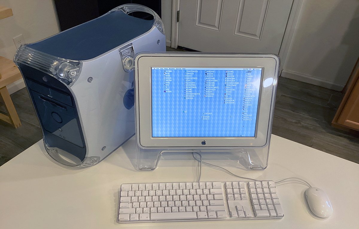 A PowerPC-based G4 Power Macintosh computer.