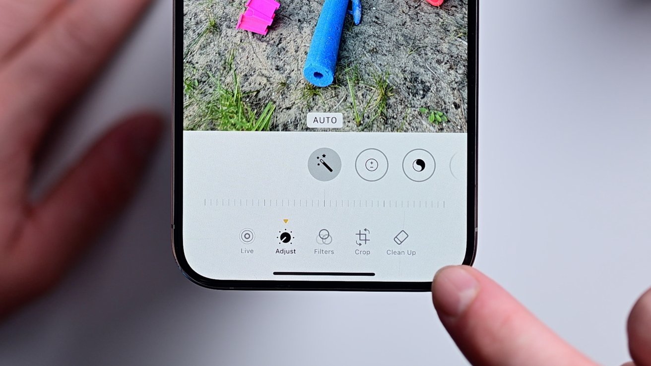 How to use Clean Up in iOS 18.1 Photos to remove distractions