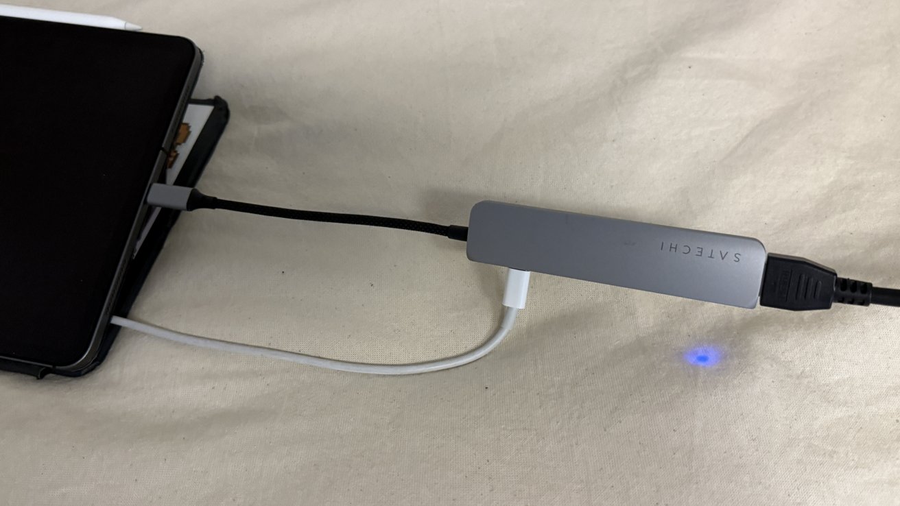 Satechi 6-in-1 Slim USB-C Adapter review: In use powering and connecting my iPad to a projector.