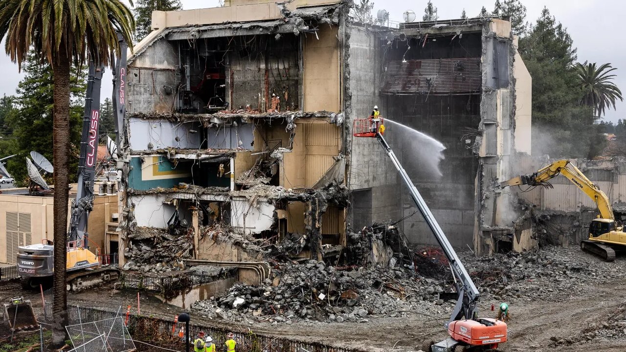 Tempat peluncuran asli Mac Flint Center akhirnya dirobohkan