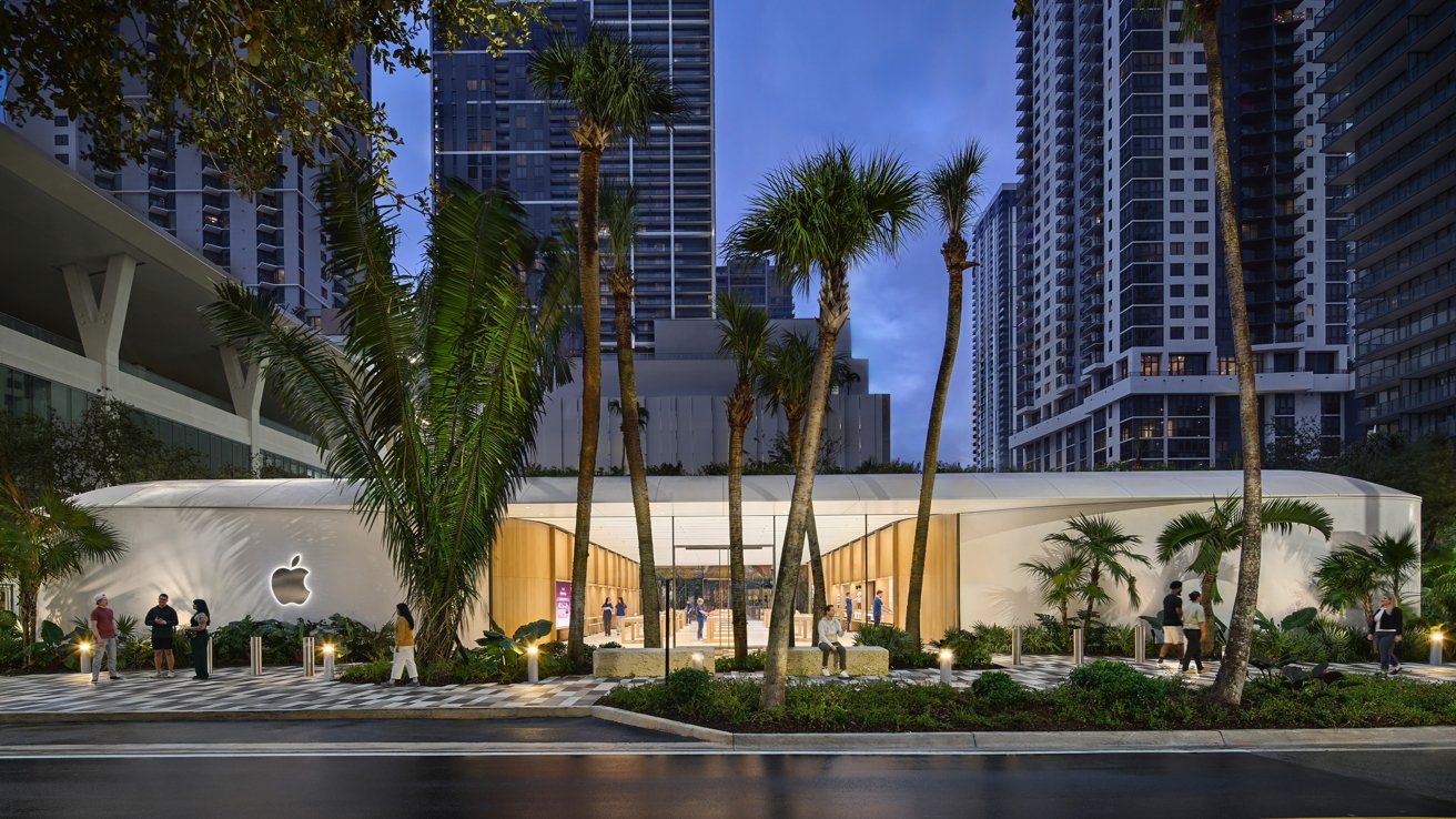 Apple Miami Worldcenter is a nature and accessibility paradise