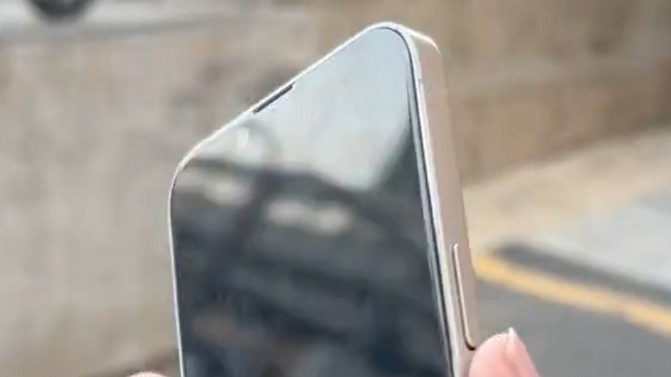 Claimed iPhone SE 4 dummy units show notch instead of Dynamic Island