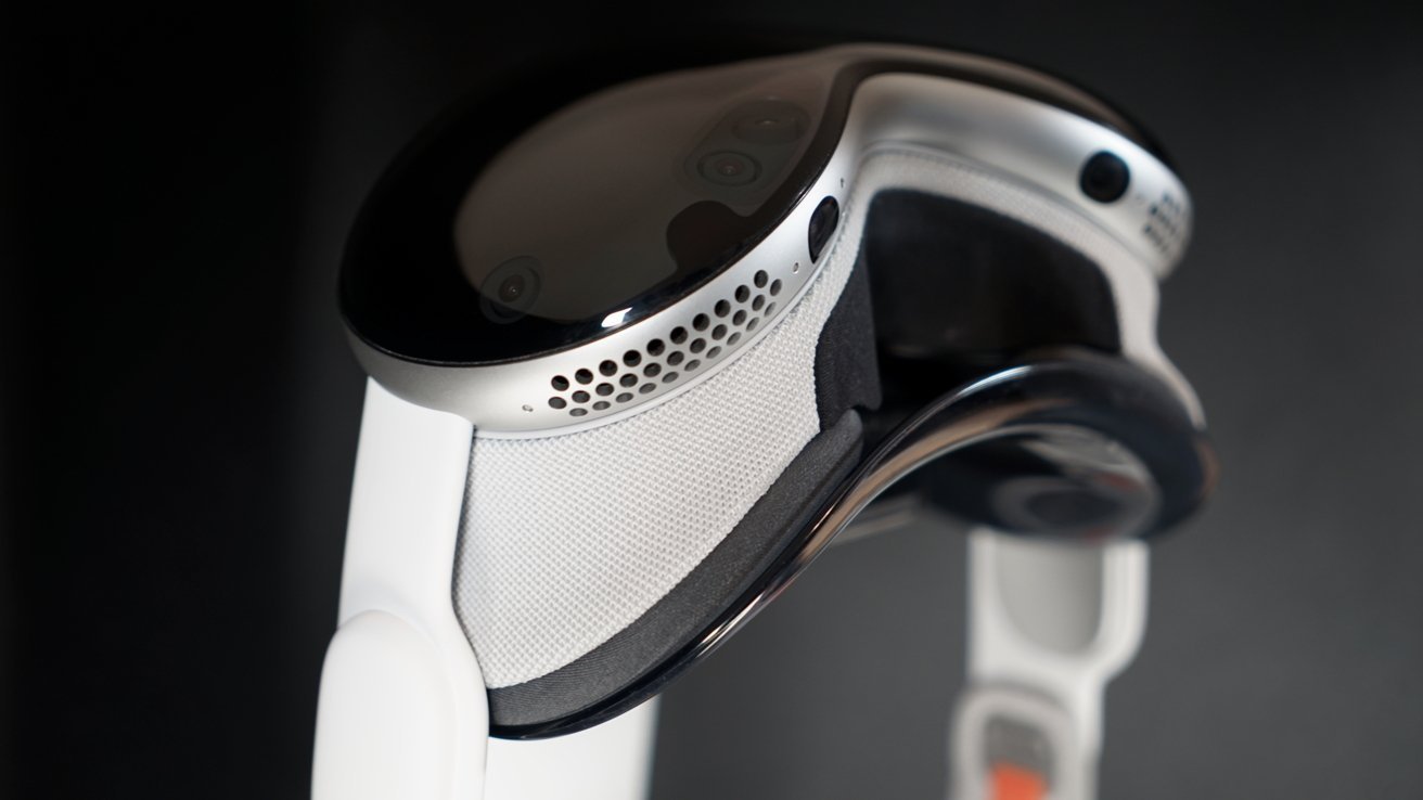 Apple Vision Pro will use eye tracking to let you scroll apps