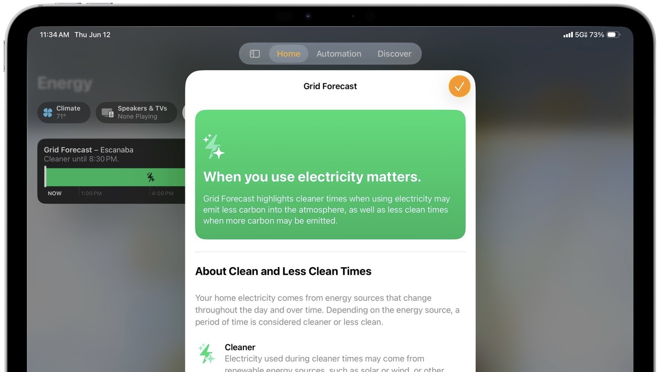 Tablet screen showing electricity usage forecast with cleaner times highlighted and information about the environmental impact of electricity timing.