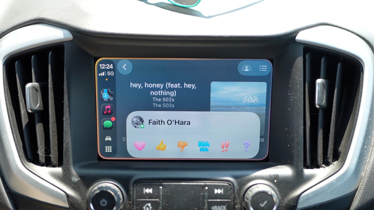 A message replay with colorful icon responses