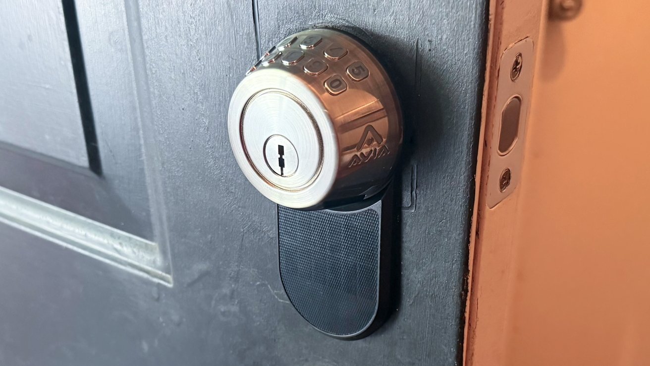 Avia Smart Deadbolt+ and SolarPro review: Home Key convenience, traditional package
