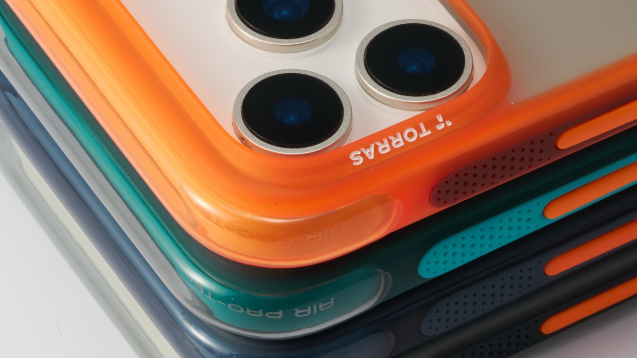 Torras Ostand Q3 Air for iPhone 17 Pro Max has athleisure style