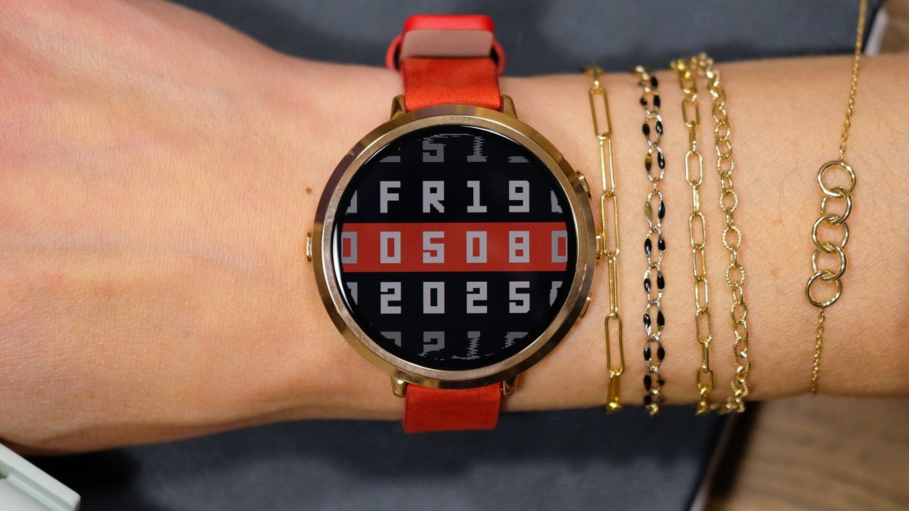 Pebble Round 2 cuts the bezel from the decade-old round smartwatch revival