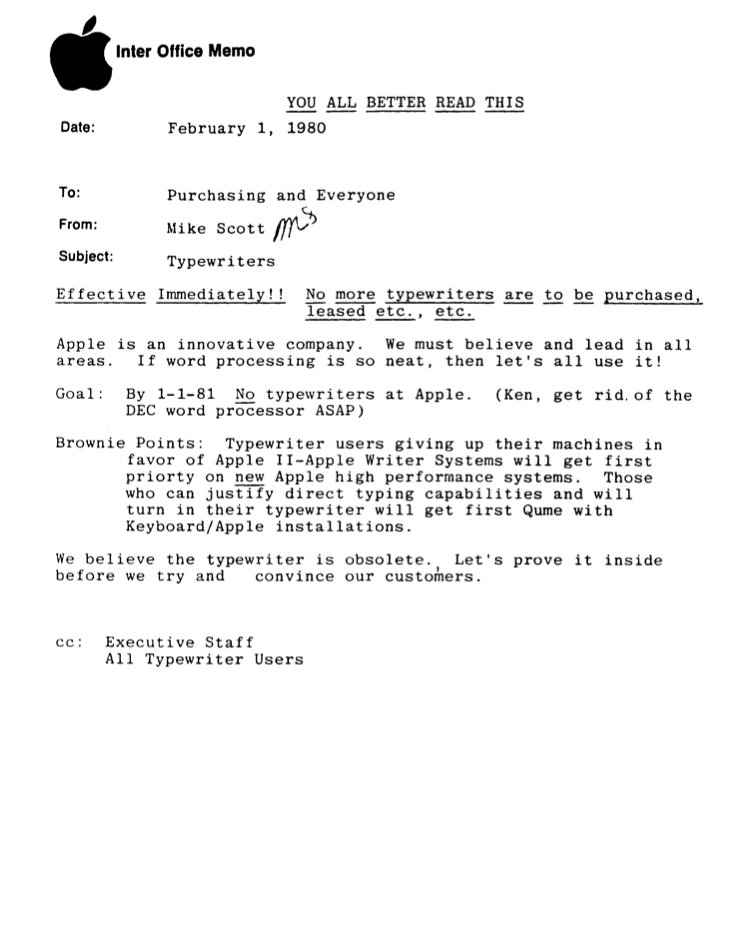 माइक स्कॉट की ओर से Apple 1980 इंटरऑफ़िस मेमो में टाइपराइटर खरीदने या पट्टे पर लेने पर तत्काल प्रतिबंध लगाने, Apple II वर्ड प्रोसेसिंग सिस्टम को बढ़ावा देने और कर्मचारियों को अप्रचलित टाइपराइटर को छोड़ने के लिए प्रोत्साहित करने की घोषणा की गई है।