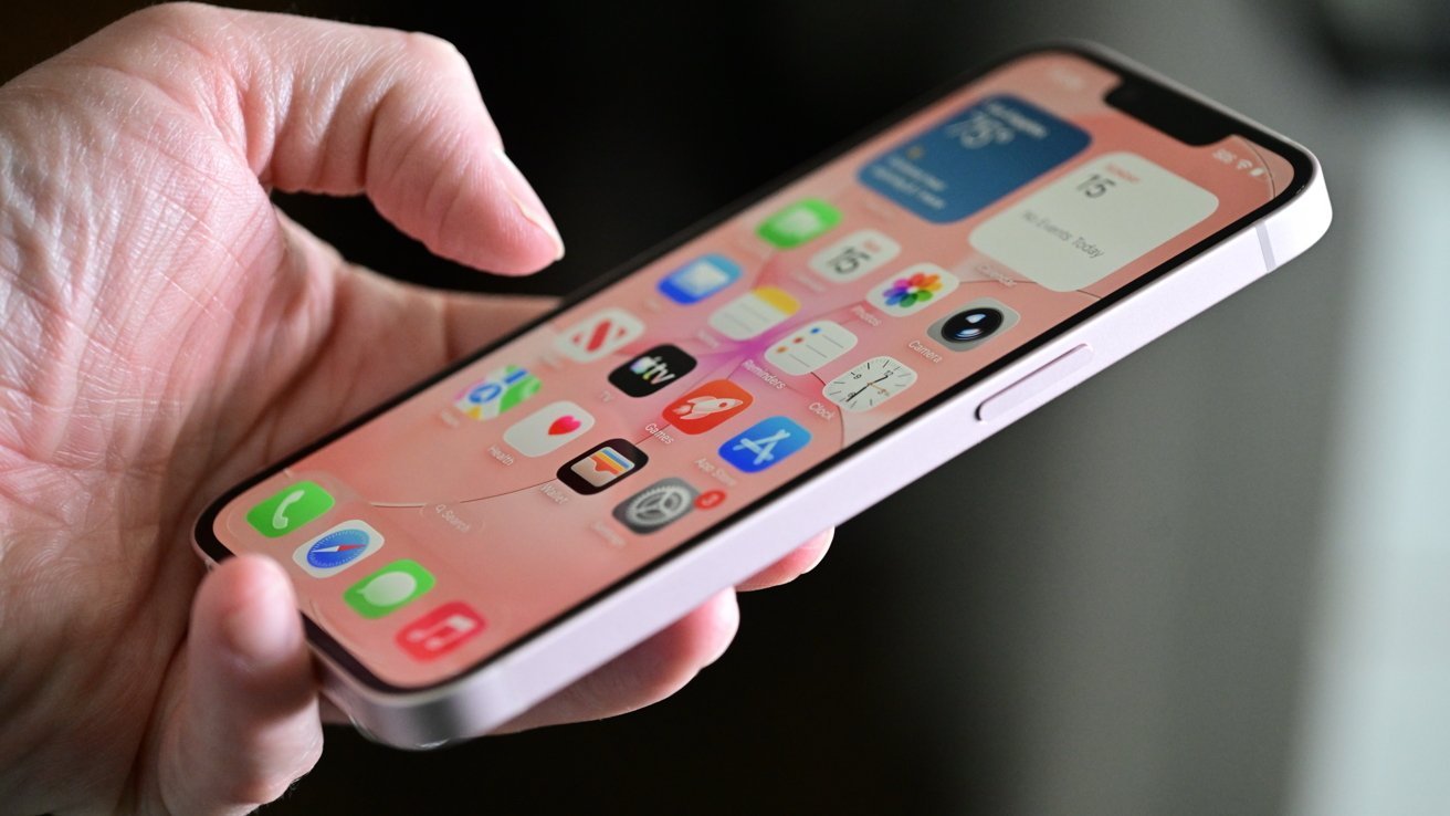 Always-on display may come to iPhone 19e in 2028