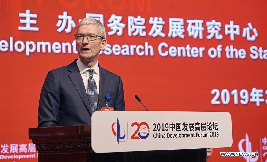 Cook praises Chinese developers as government presses for open App Store